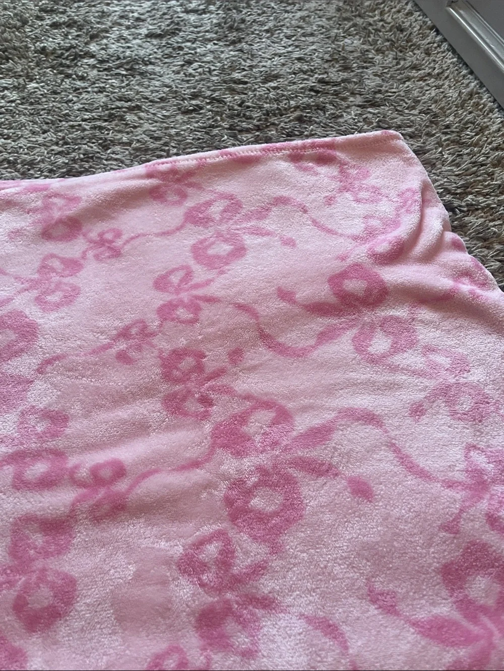 PINK BOW THROW BLANKET!!